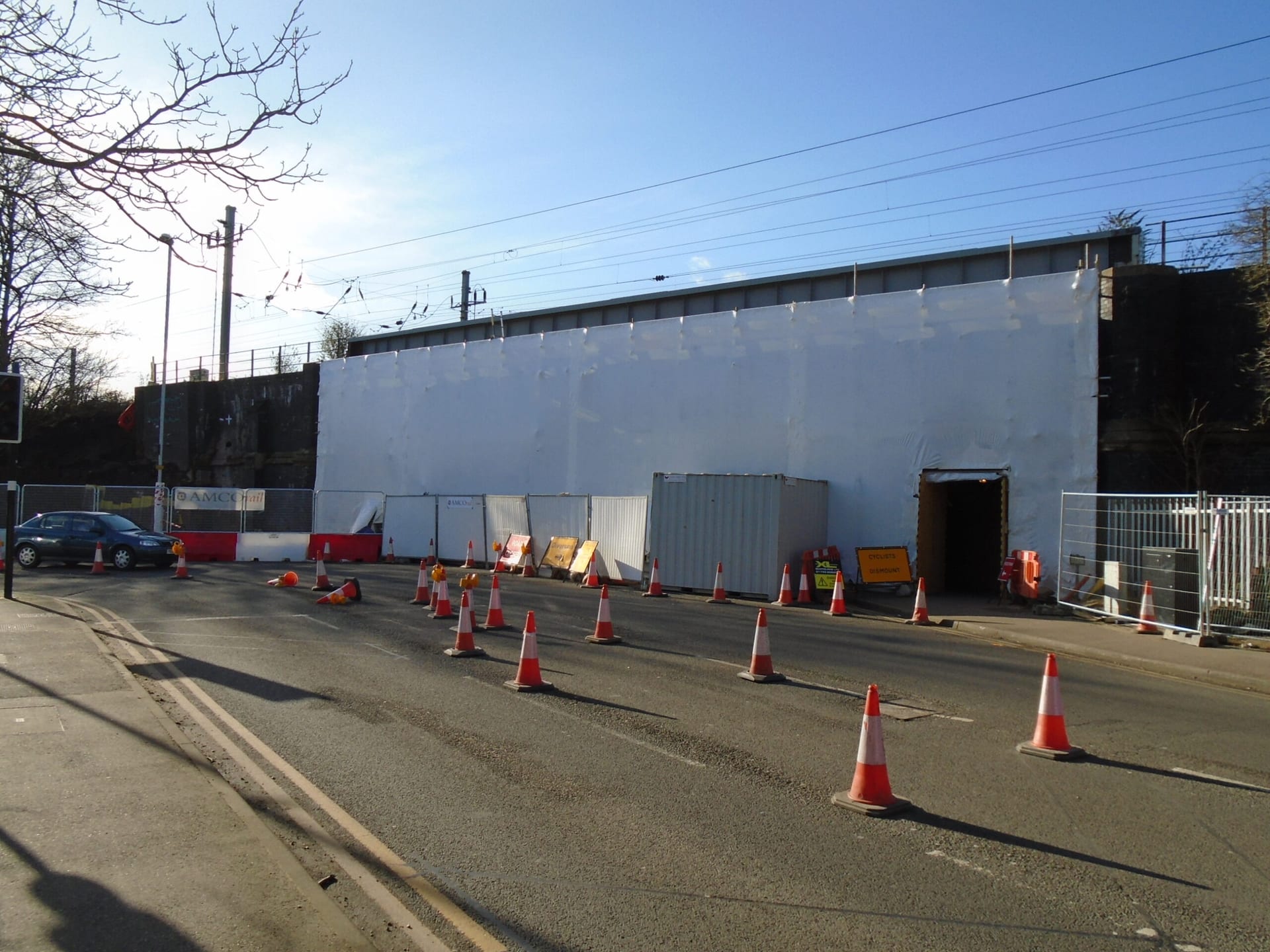 Fully encapsulated scaffold elevation clad in protective sheeting